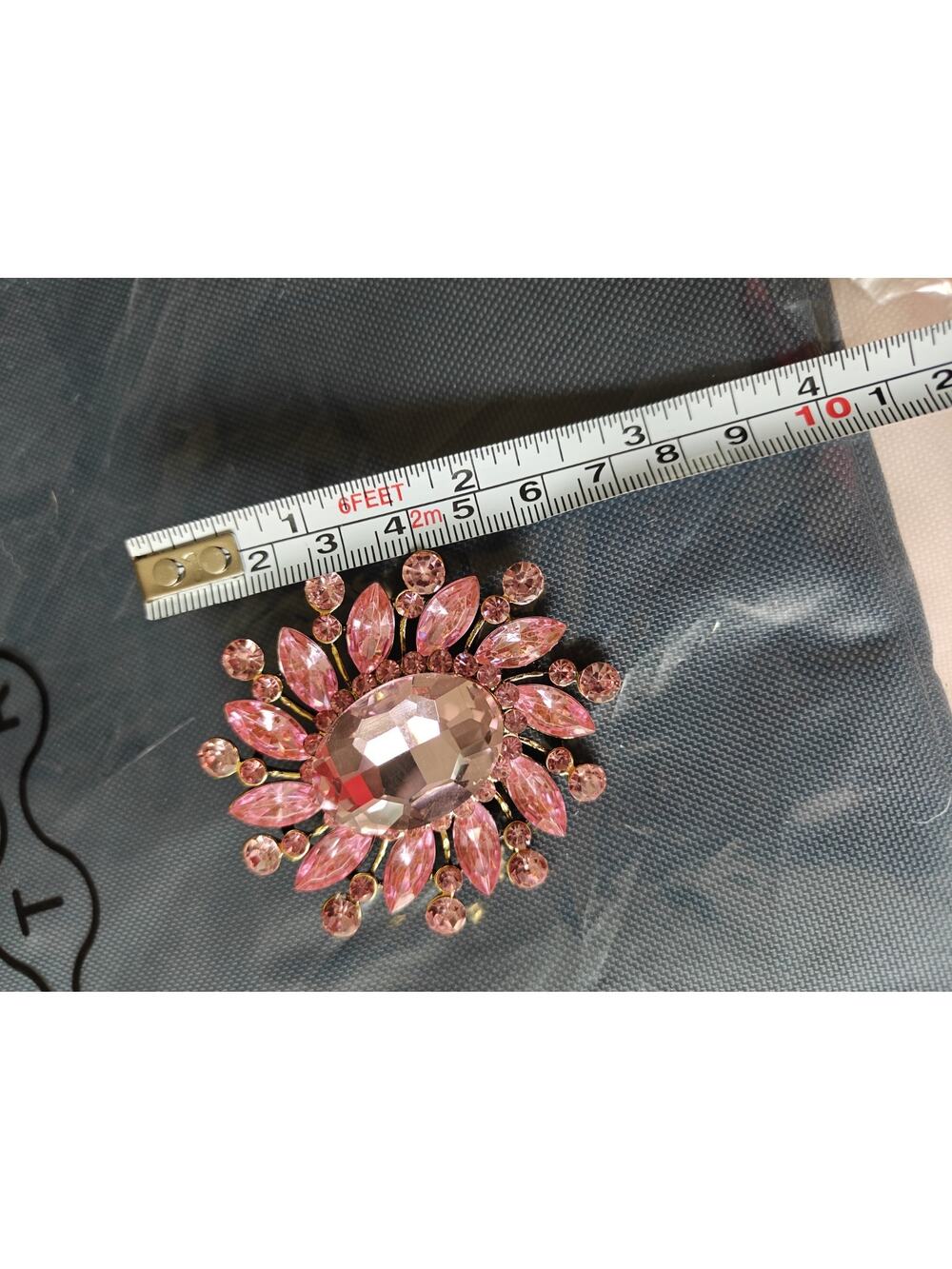 “Vintage Style Rhinestone Starburst Brooch